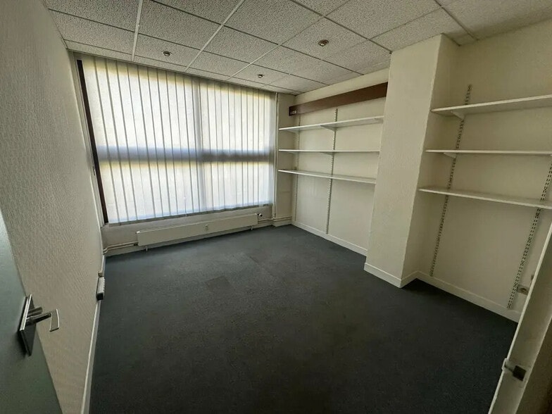 Bureau dans Châlons-en-Champagne à louer - Photo de l’immeuble – Image 3 sur 7