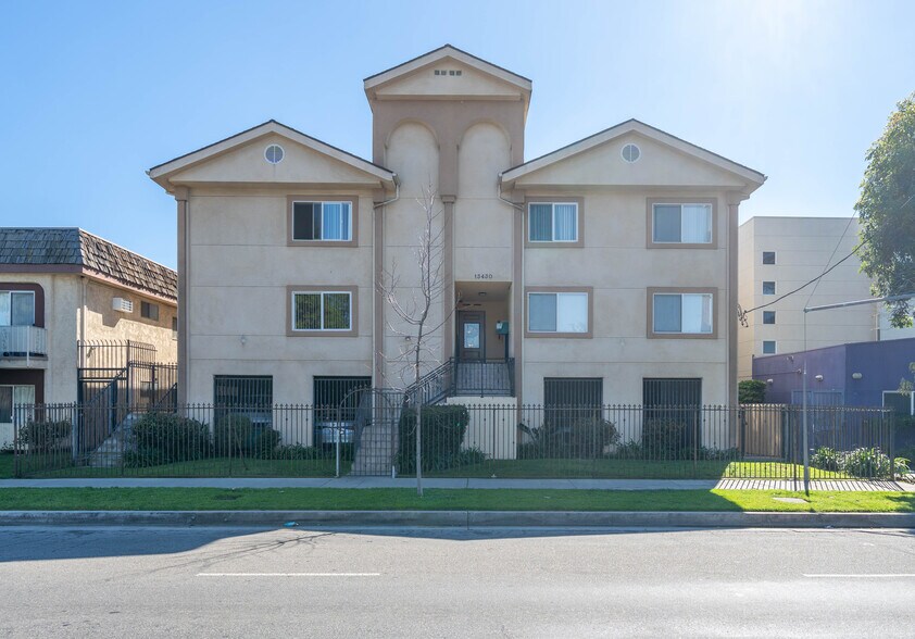 13430 Victory Blvd, Van Nuys, CA à vendre - Photo principale – Image 1 sur 30