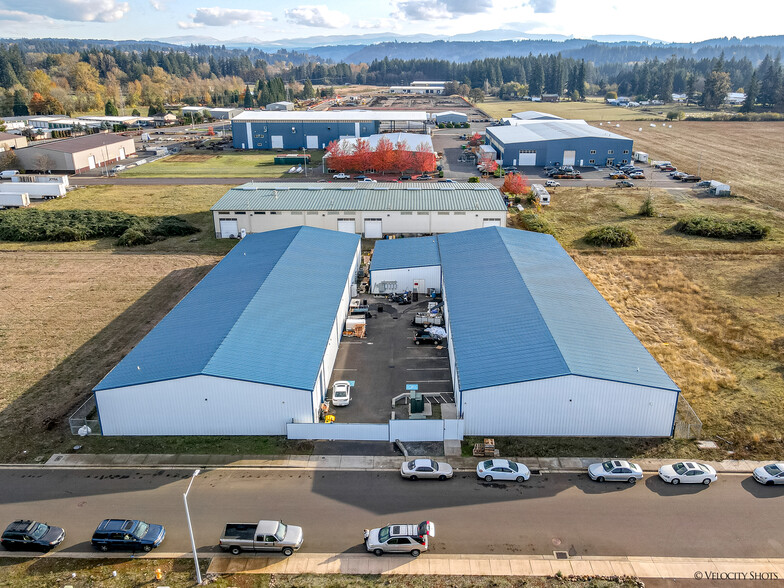 1040 NW Noble Dr, Estacada, OR à vendre - Photo de l’immeuble – Image 1 sur 5