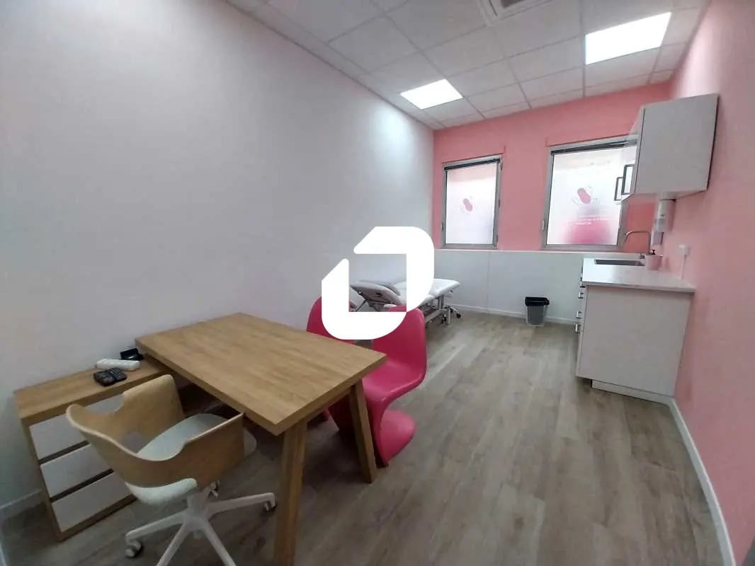 Bureau dans Montigny-le-Bretonneux à vendre Photo intérieure– Image 1 sur 23