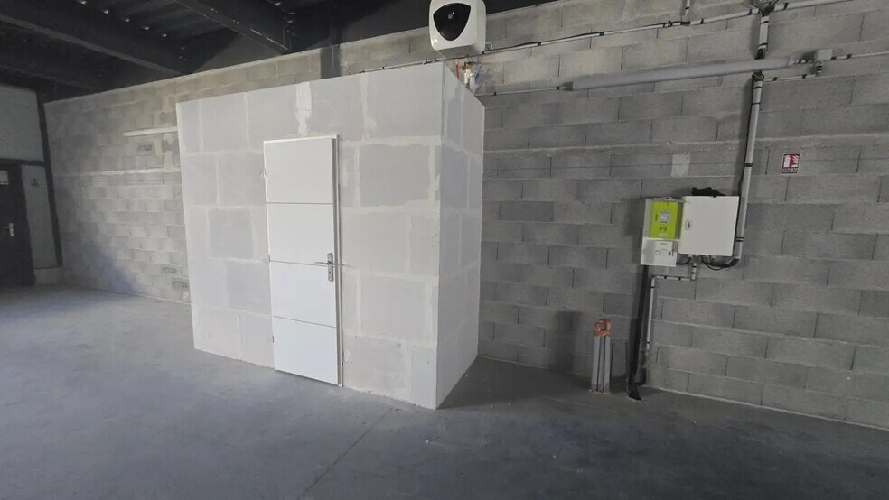 Local d’activités dans La Garde à louer - Photo de l’immeuble – Image 2 sur 5