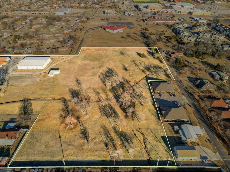 408 Century Dr, Moore, OK à vendre - Photo de l’immeuble – Image 3 sur 5