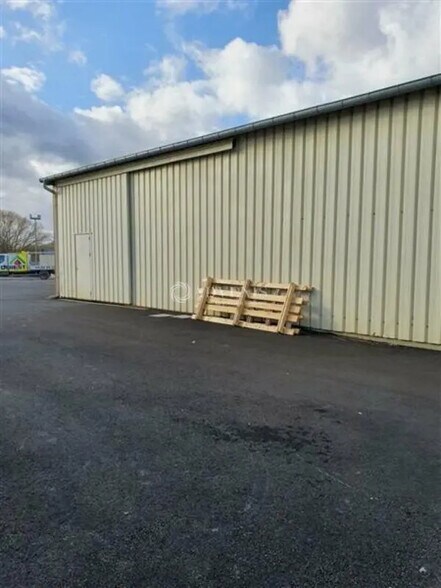 Local d’activités dans Seichamps à louer - Photo de l’immeuble – Image 3 sur 6