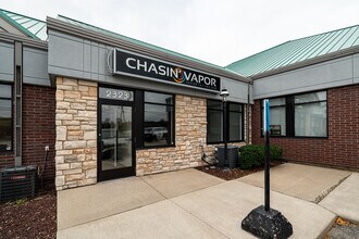 2301-2359 Silvernail Rd, Pewaukee, WI à louer Photo de l’immeuble– Image 1 sur 16