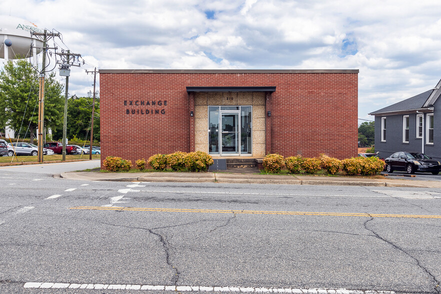210 N McDuffie St, Anderson, SC à louer - Photo principale – Image 1 sur 27