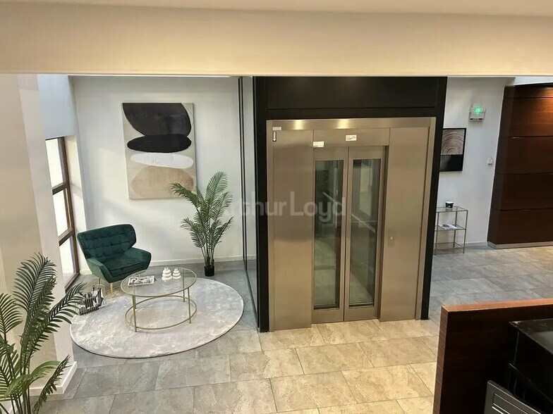 Bureau dans Strasbourg à louer - Photo de l’immeuble – Image 2 sur 12