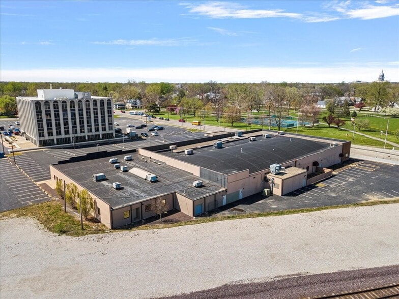 740 E Ash St, Springfield, IL à louer - Photo de l’immeuble – Image 2 sur 26