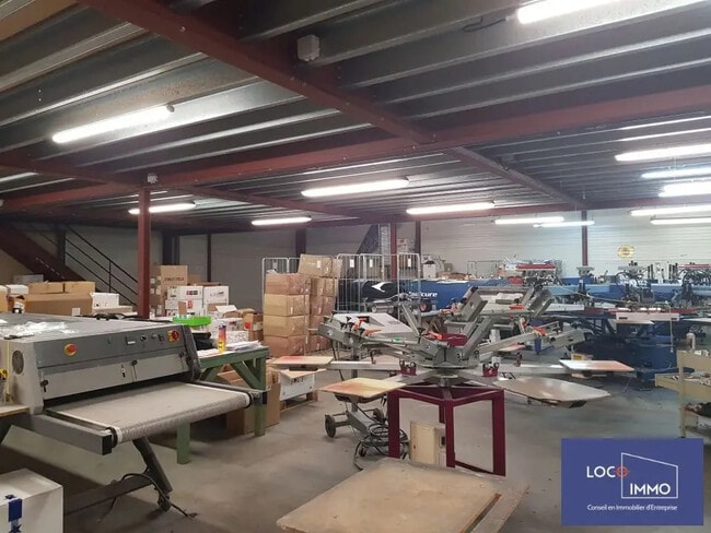 Plus de détails pour Local d’activités à vendre