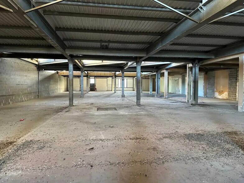 Local d'activités dans Corbas à vendre - Photo de l’immeuble – Image 3 sur 7