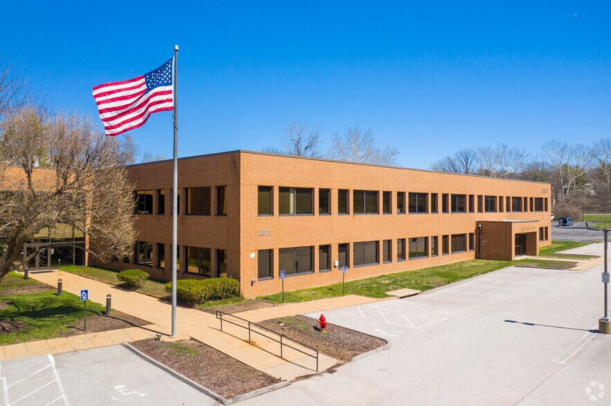 13515 Barrett Parkway Dr, Ballwin, MO à louer - Photo de l’immeuble – Image 2 sur 5