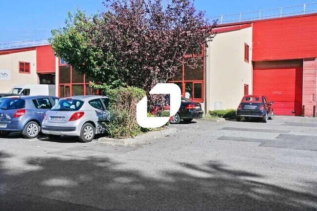 Plus de détails pour Local d'activités à louer