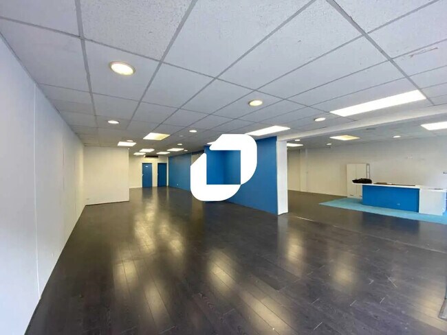 Plus de détails pour Bureau, Local commercial à louer
