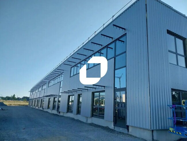 Plus de détails pour 5 Rue Hermès, GRANDCHAMP-DES-FONTAINES - Local d’activités à vendre