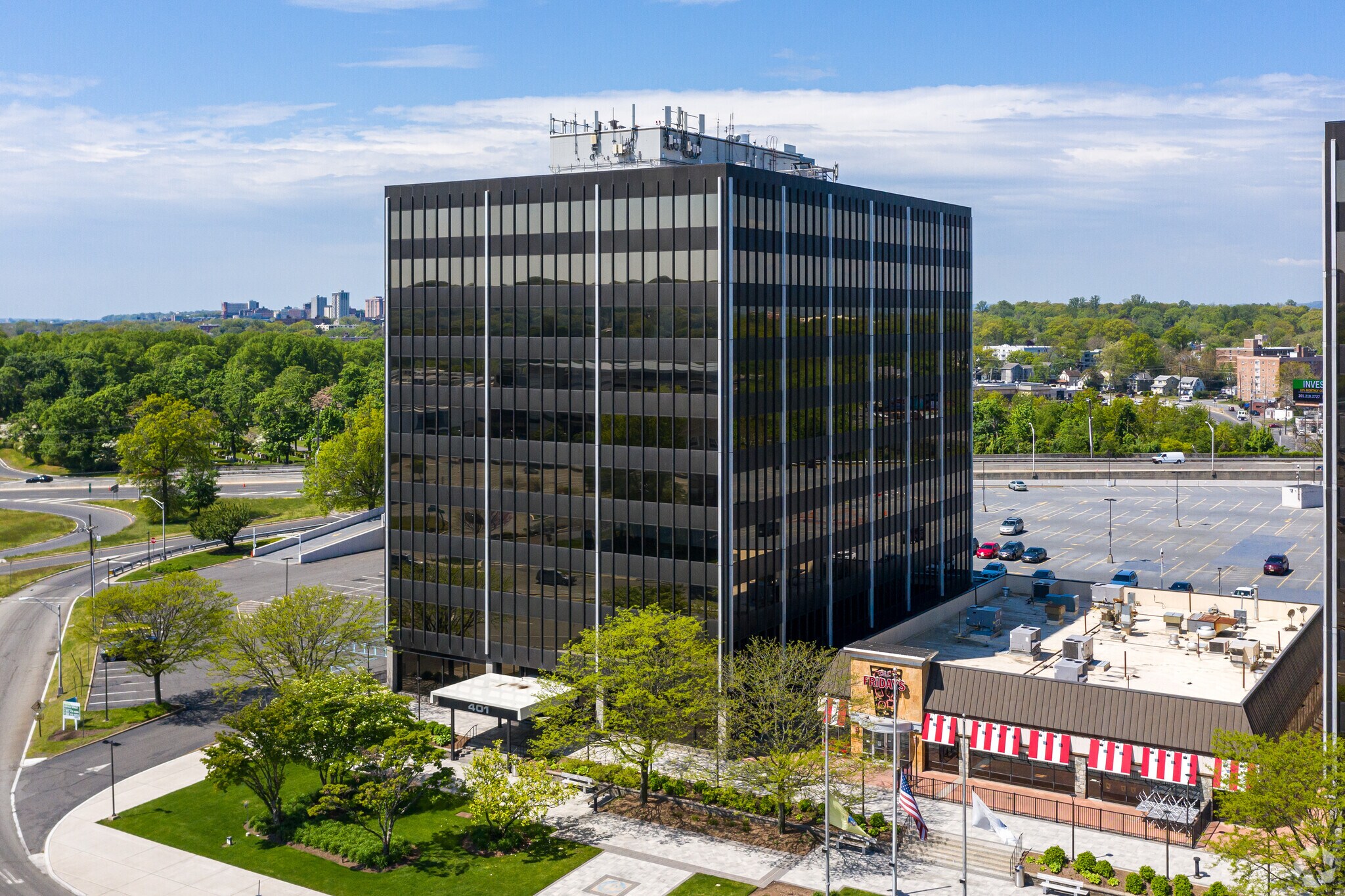 401 Hackensack Ave, Hackensack, NJ à louer Photo de l’immeuble– Image 1 sur 14