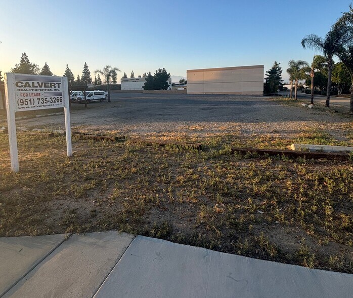 1065 Railroad St, Corona, CA à louer - Photo principale – Image 1 sur 3