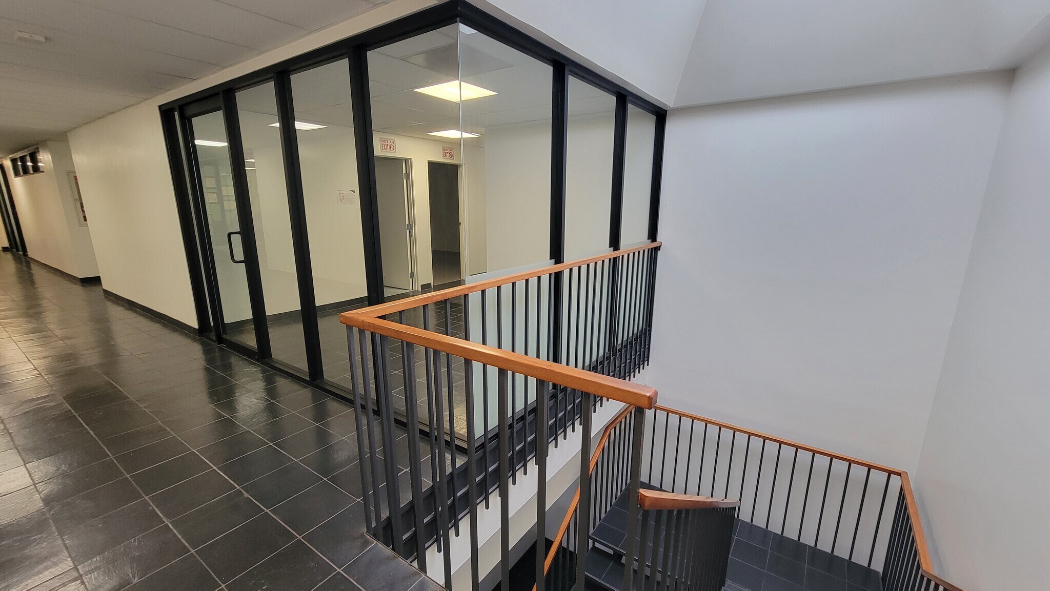 3292 E Spring St, Long Beach, CA à louer Photo principale– Image 1 sur 22