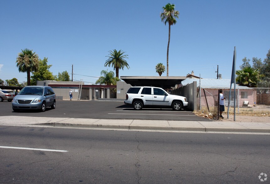 3118 E McDowell Rd, Phoenix, AZ à louer - Photo de l’immeuble – Image 2 sur 6