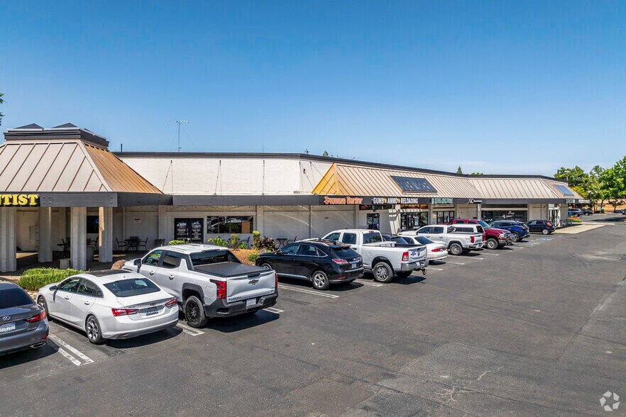 106 N Sunrise Ave, Roseville, CA à louer - Photo de l’immeuble – Image 2 sur 5