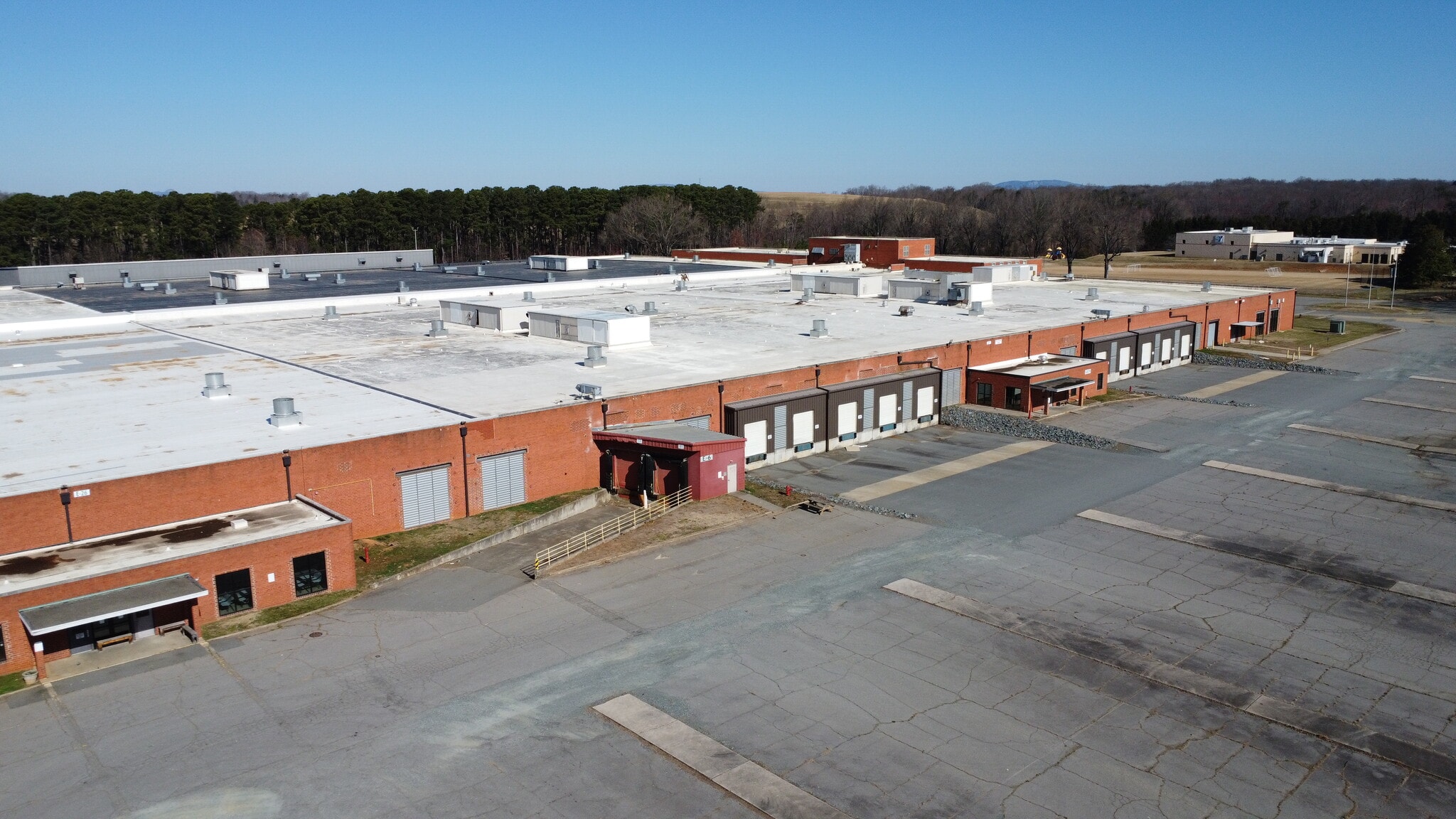 401 W Hanes Mill Rd, Winston-Salem, NC à louer Photo principale– Image 1 sur 9