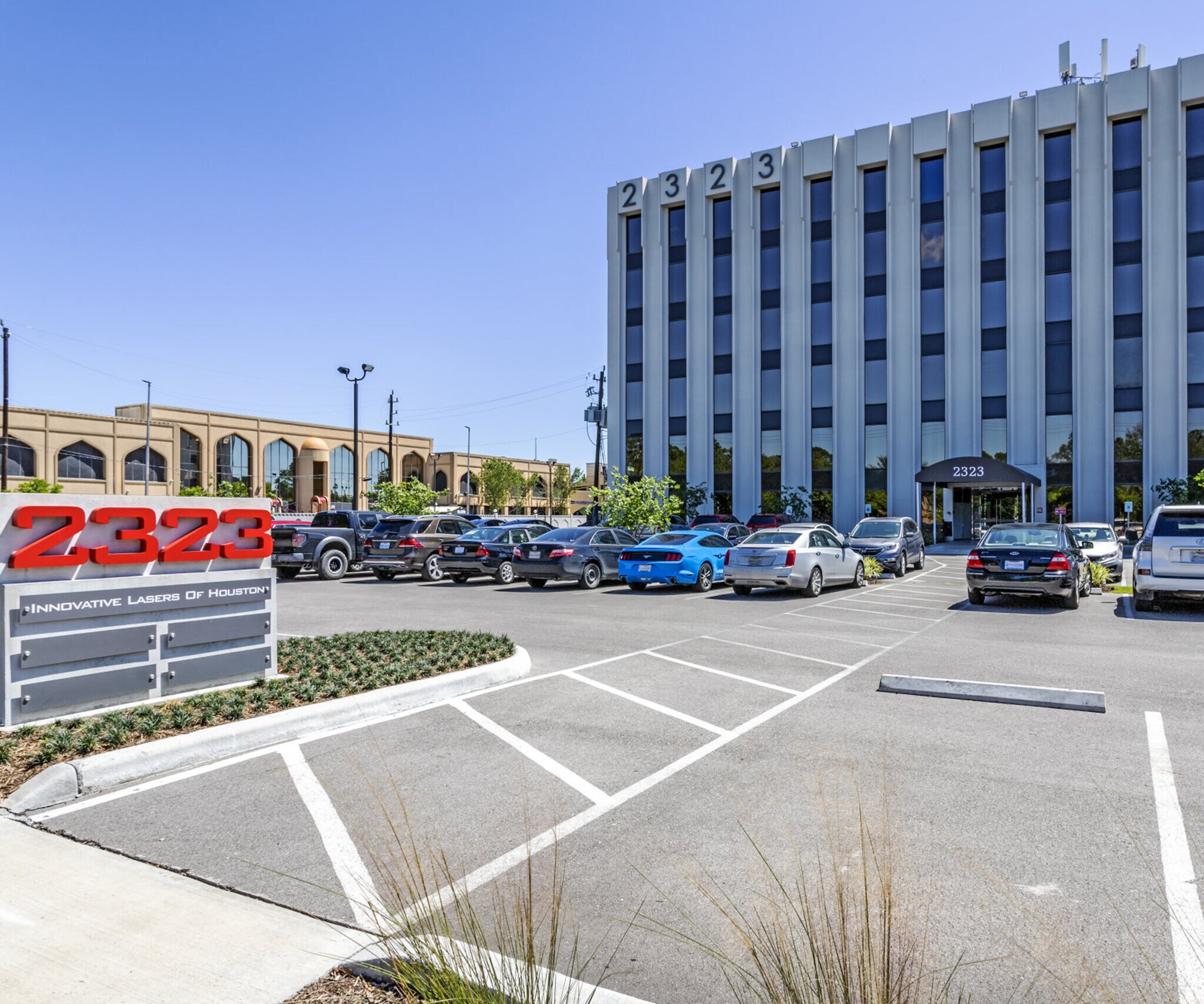 2323 S Voss Rd, Houston, TX à louer Photo principale– Image 1 sur 6