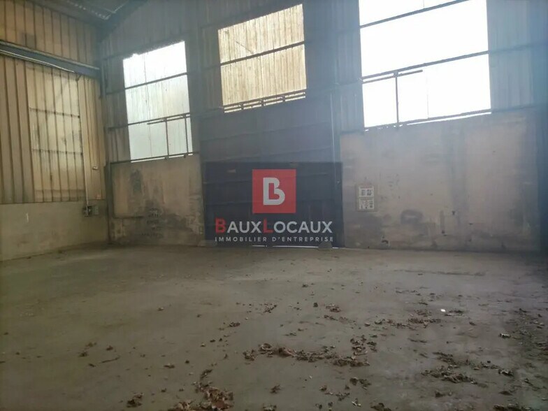 Industriel/Logistique dans Arles à louer - Photo de l’immeuble – Image 3 sur 11