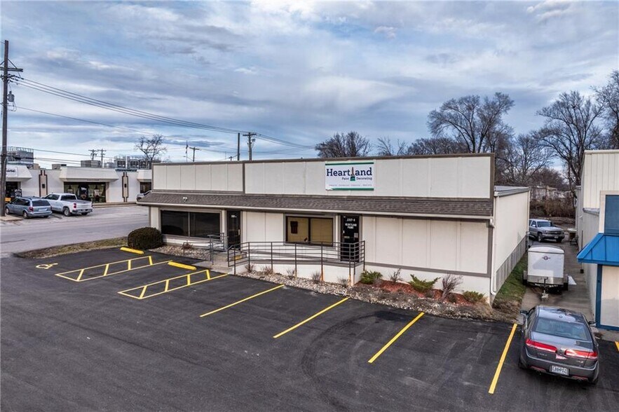 2327 N Belt Hwy, Saint Joseph, MO à louer - Photo de l’immeuble – Image 3 sur 40