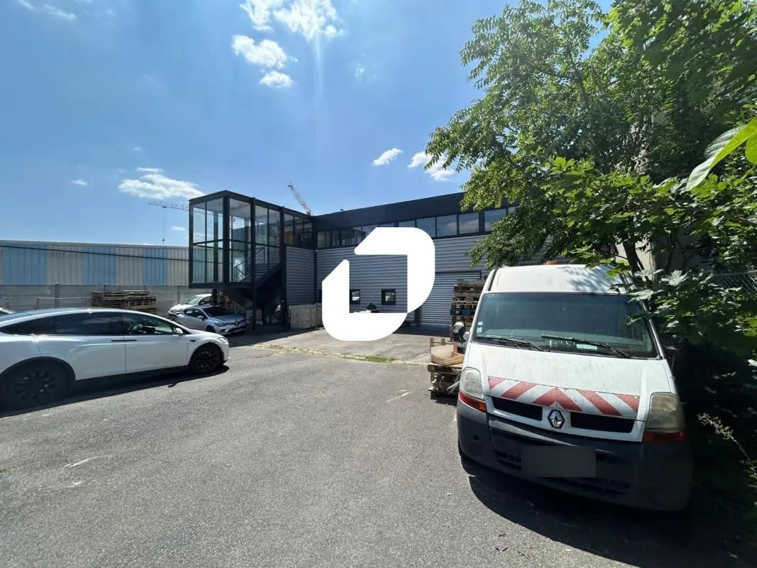Local d'activités dans Choisy-le-Roi à vendre Photo de l’immeuble– Image 1 sur 10