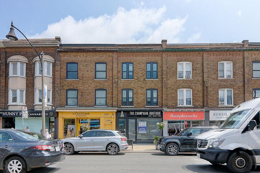 2587 Yonge St, Toronto, ON à louer - Photo de l’immeuble – Image 3 sur 7