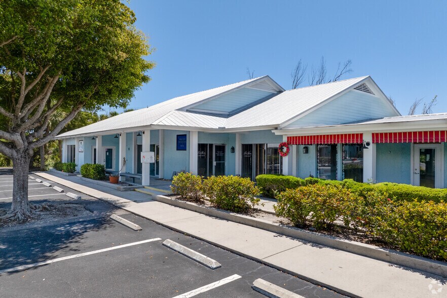 2407 Periwinkle Way, Sanibel, FL à louer - Photo principale – Image 1 sur 21