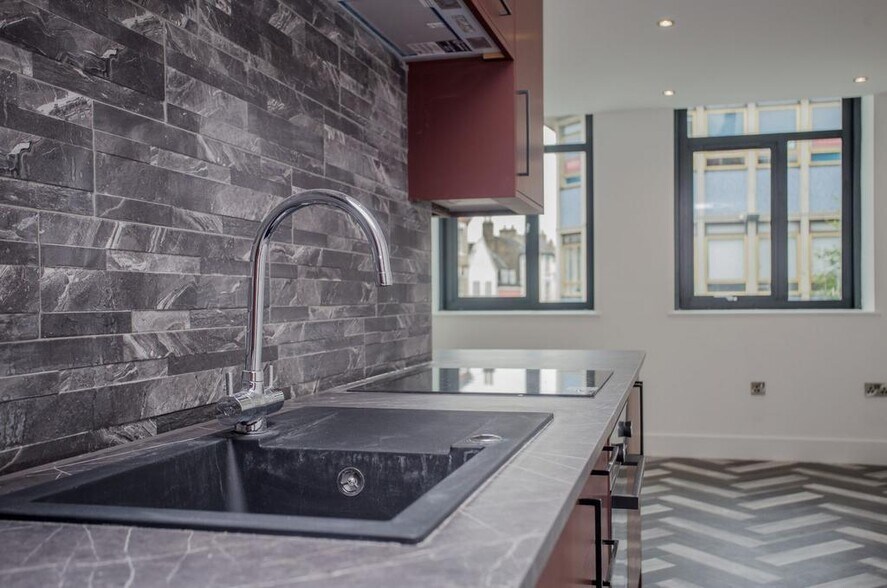 2 King St, Peterborough à vendre - Photo de l’immeuble – Image 3 sur 24