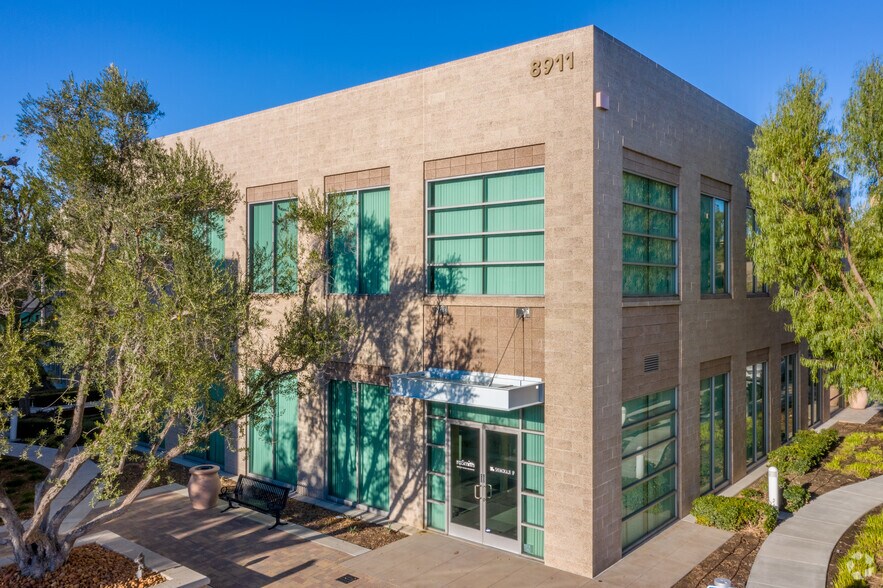 8911 Research Dr, Irvine, CA à louer - Photo de l’immeuble – Image 3 sur 28