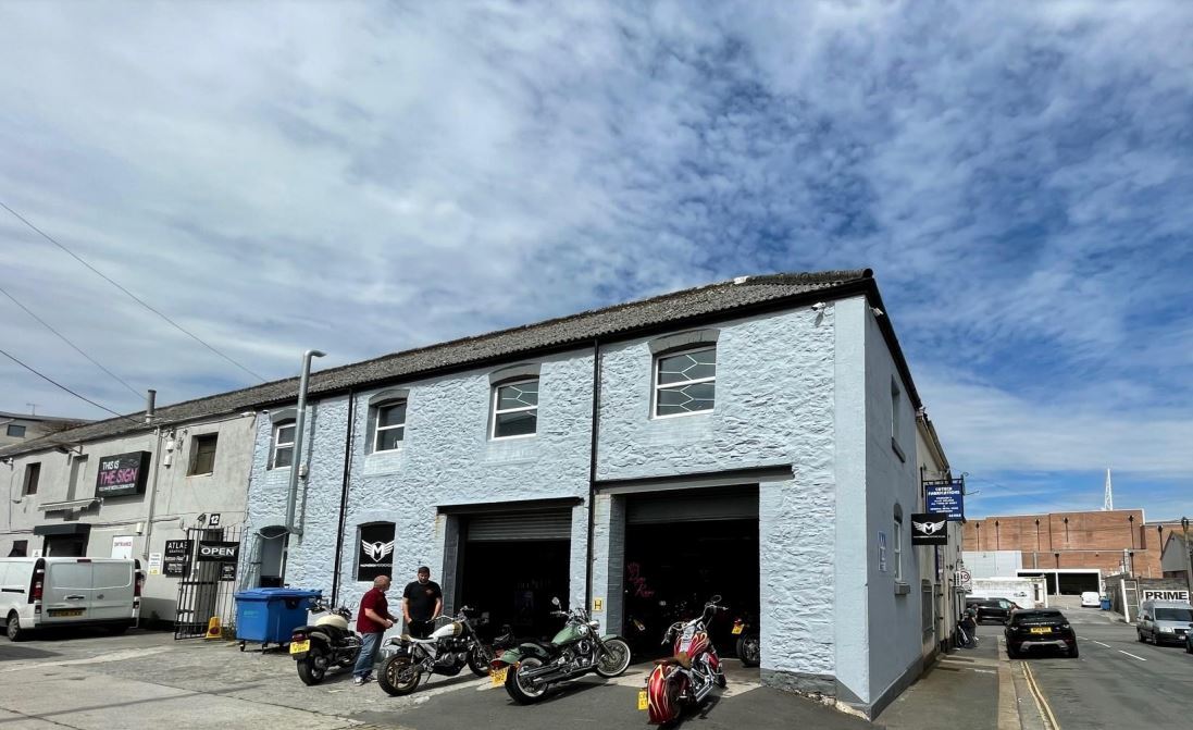 9 Commercial St, Plymouth à louer Photo principale– Image 1 sur 2