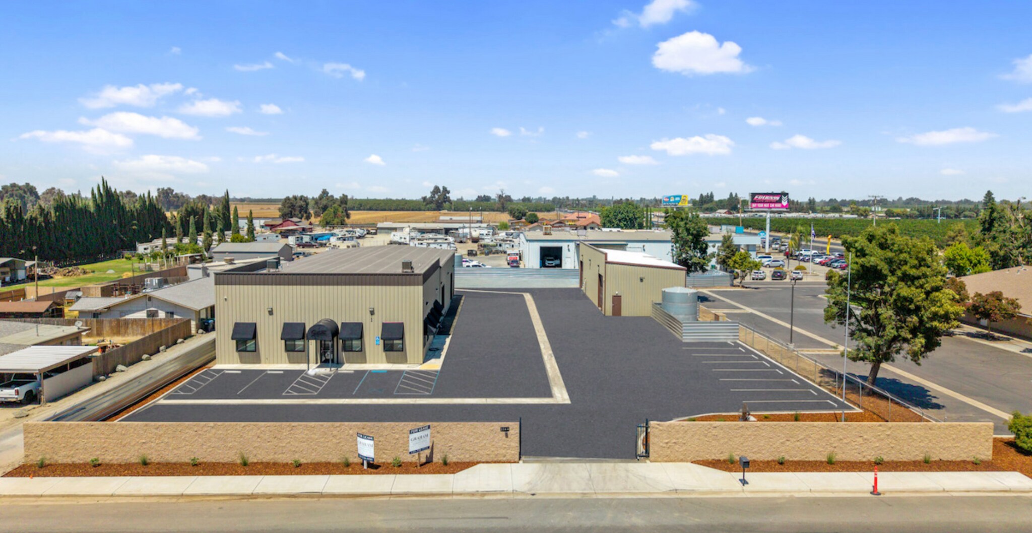 2144 E Pacific Ave, Tulare, CA à louer Photo principale– Image 1 sur 13