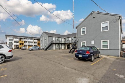 557 Riverview Dr, Columbus, OH à vendre - Photo de l’immeuble – Image 3 sur 3