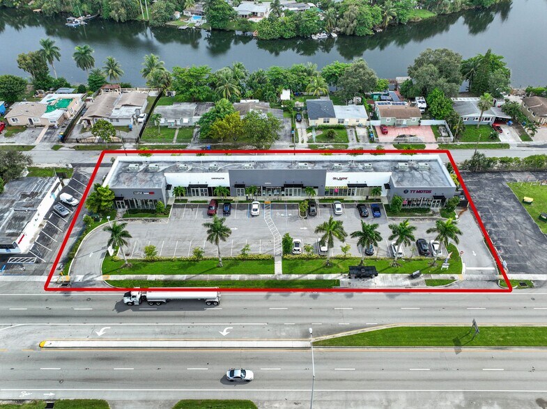 4250 W Hallandale Beach Blvd, Pembroke Park, FL à vendre - Photo de l’immeuble – Image 2 sur 23