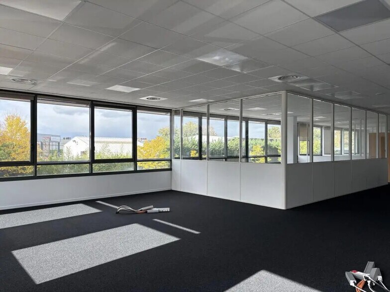 Bureau dans CHAMPAGNE-AU-MONT-D'OR à vendre - Photo intérieure – Image 3 sur 6