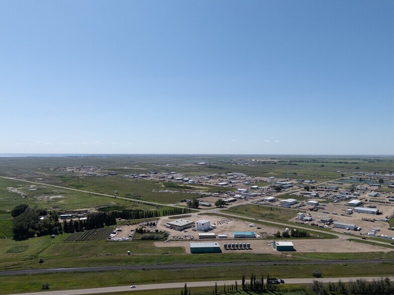 184075 7 St E, Brooks, AB à vendre - Aérien – Image 2 sur 9