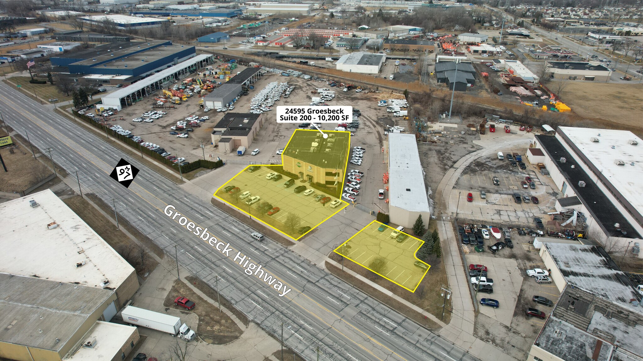 24595 Groesbeck Hwy, Warren, MI à louer Photo de l’immeuble– Image 1 sur 16