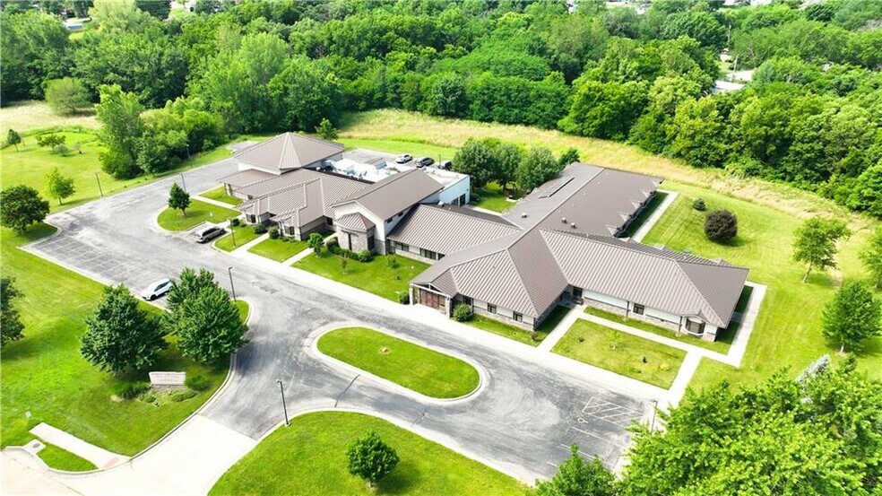 908 Franciscan Way, Savannah, MO à vendre - Photo de l’immeuble – Image 3 sur 54