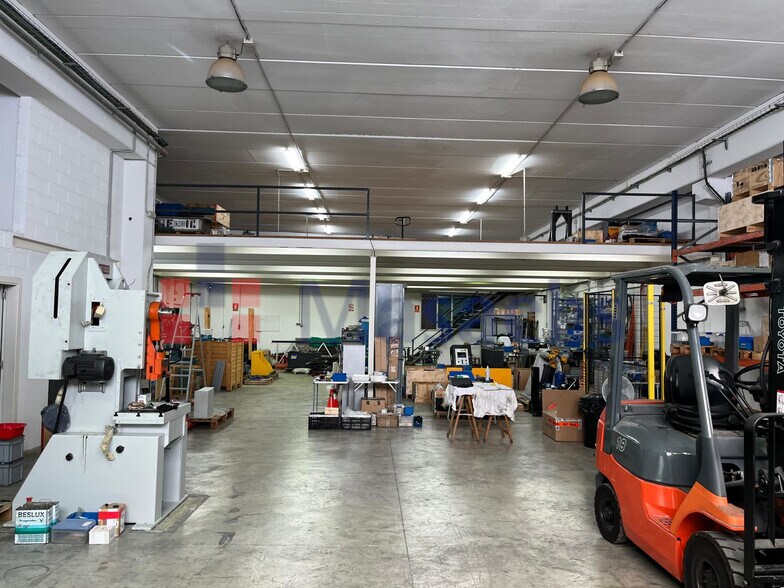 Industriel/Logistique dans Badalona, Barcelona à vendre - Photo de l’immeuble – Image 2 sur 16