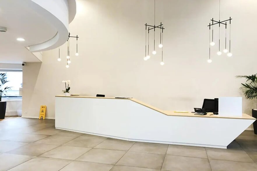 4 Place Des Vosges, Courbevoie à louer - Photo de l’immeuble – Image 2 sur 19
