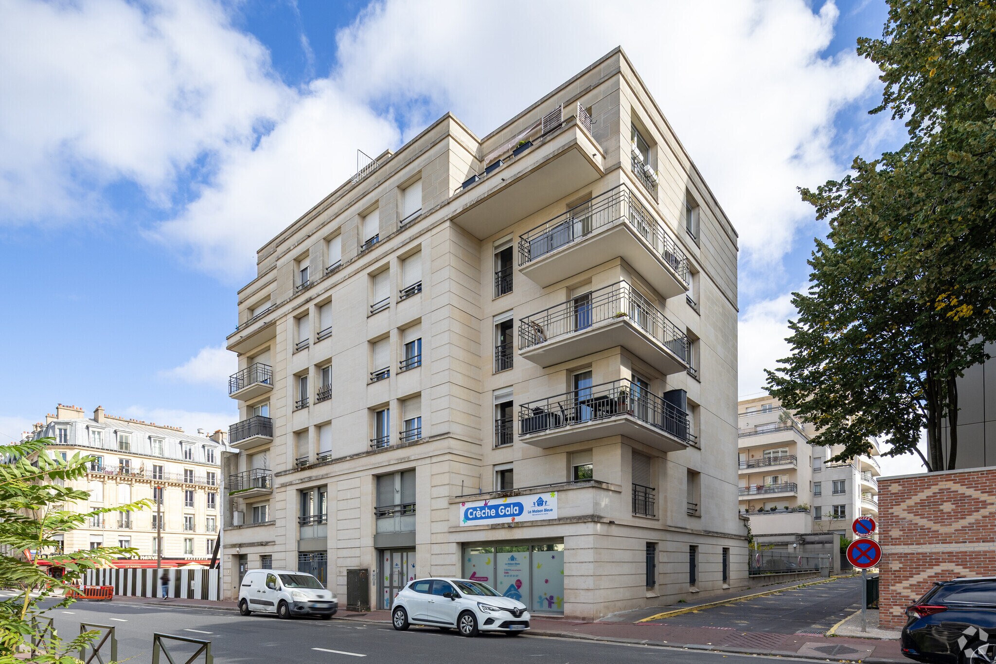 112 Rue Anatole France, Levallois-Perret à louer Photo principale– Image 1 sur 4