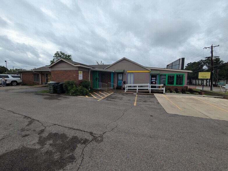734 Mt Moriah Rd, Memphis, TN à louer - Photo de l’immeuble – Image 1 sur 9