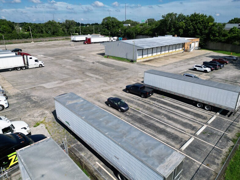 1401 W Ray St, Indianapolis, IN à louer - Photo de l’immeuble – Image 3 sur 22