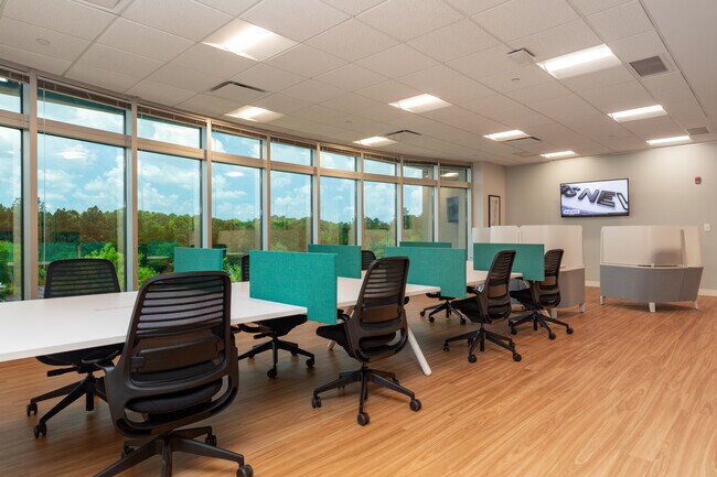 Plus de détails pour 2530 Meridian Pky, Durham, NC - Coworking à louer