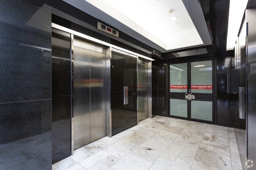 3660 Wilshire Blvd, Los Angeles, CA à louer - Hall d’entrée – Image 2 sur 11