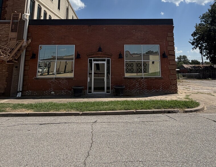 105 S Water St, Sapulpa, OK à louer - Photo principale – Image 1 sur 8