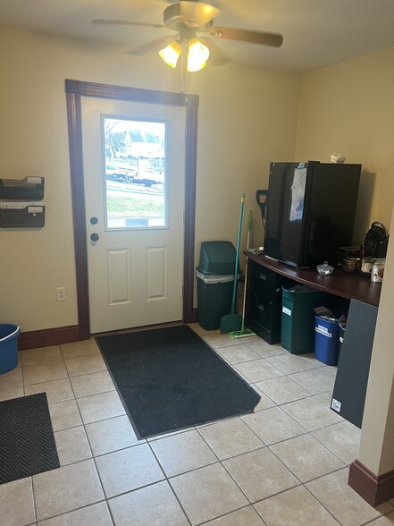 112 Clinton Ave, Winslow, ME à louer - Photo de l’immeuble – Image 3 sur 7