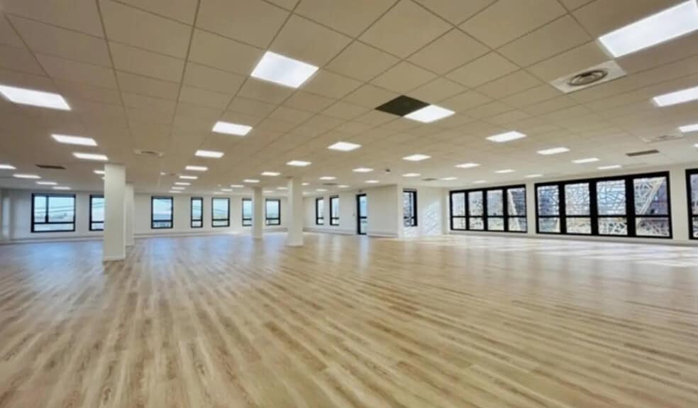 8 Rue Joseph Nicephore Niepce, Genas à louer - Photo de l’immeuble – Image 1 sur 8