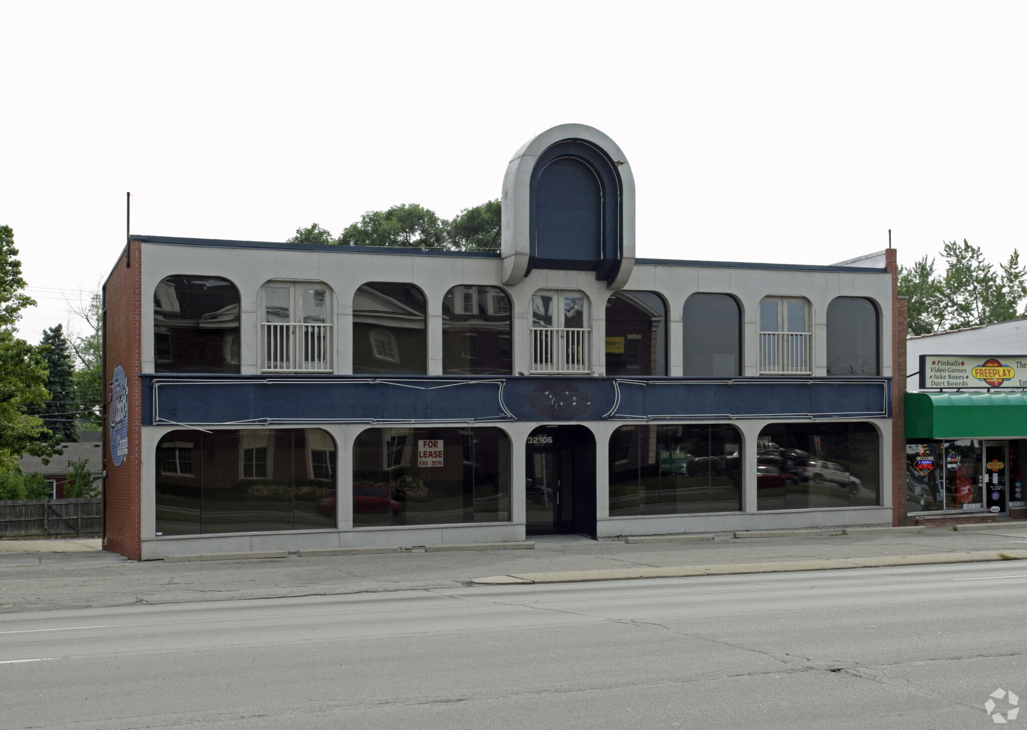 32060-32106 Woodward Avenue Royal Oak Mi portefeuille de 3 biens à vendre sur LoopNet.fr Photo principale– Image 1 sur 9